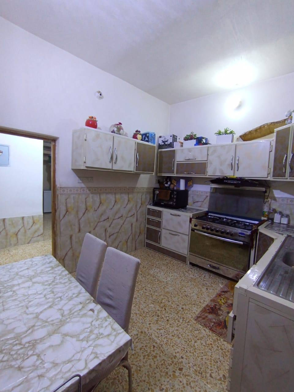 🏠 للبيع بيت في كربلاء
📍 قضاء الحسينية – حي الرسول
📌 قريب من مستشفى الحسينية

▪️ المساحة: 200 م²
▪️ غرفتي نوم-2
▪️ صالة – مطبخ –استقبال_ حمام+كراج
▪️ موقع ممتاز وقريب من جميع الخدمات مدراس ومستشفى

▪️ البيت صالح للسكن

📞 للاستفسار التواصل خاص أو اتصال

*********** وتساب

نستقبل كافت العروض للبيع وشراء العقار في كربلاء قضاء الحسينية
