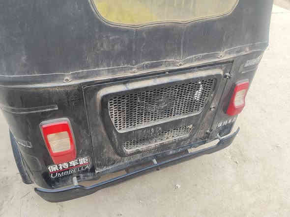 تكتك 23 مرقم الون اسود مضلع السعر عشره وربع 
الاتصال على الرقم  ***********
