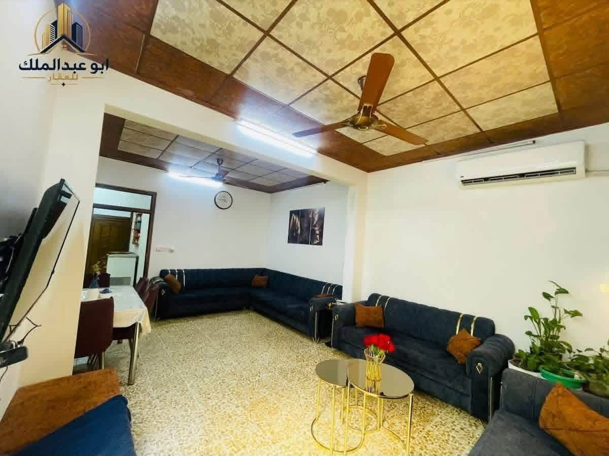 السلام عليكم ،،،،
🏡دار للبيع 🏡
الموقع 🌎:-الملايين الاولى
 (خلف الكمرك)📍
المساحه 📐125م✅ 
الواجه📏 8م✅
التفاصيل :-
2غرف نوم ✅
استقبال ✅
هول +مطبخ +مشتملات✅
خدمات كامله ✅
السعر 80مليون وبي مجال✅
للاستفسار اكثر :-
***********☎️
***********☎️
