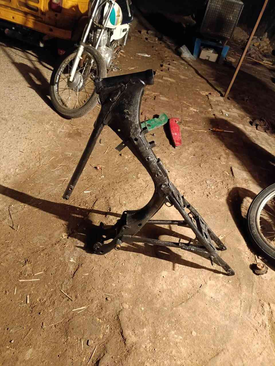 شاصي لبيع بدون بدون وراق مكاني ميمونه سعر 80 وبي مجال لطيبين ***********
