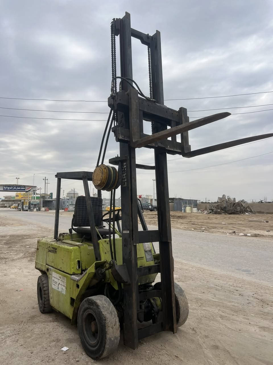 رافعه شوكيه Clarklift امريكي 3 حركات موديل 84 محرك بيركنز العنوان الديوانيه مجمع الجبوري للاستفسار *********** .. ‭0775 698 1291‬
