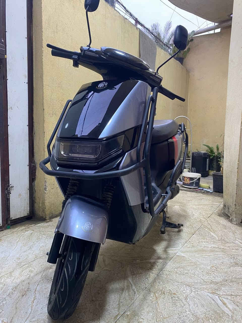 السلام عليكم دراجه شحن ست بطاريات سرعات سرعته ٨٠ الدراجه لوك اخت الجديده امانت الله بطاريته بلادي غراضه كامله بايدر وصندوك مرايات جيب فيتر وفحص وين ميعجبك مكاني بغداد الحرية الثانية قرب مطعم باباعن ***********رصيد فقط ماكو واتساب السعر ٨٠٠ وبية مجال للطيبين
