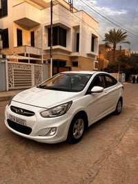 اكسنت 2014 مواصفات الشركة العامة  السيارة  بيها صبغ نص الجاملغ الخلفي ...