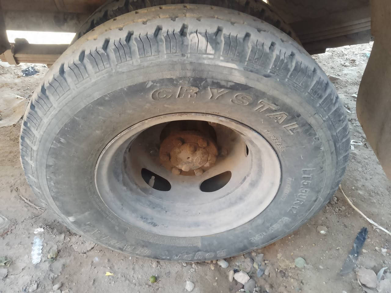 السلام عليكم تايرات كيا 12,5 للبيع مستعملات كلش قليل اخوات الجدد تخم كامل هنة والويلات وياهن مكاني بغداد سعرهن 200 الف وبيهن مجال قليل رقم ***********
