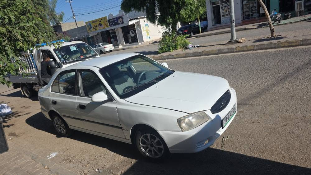 هۆندای ئەکسینت مۆدیل ٢٠٠١ گیر عادی 
گیر و مەکینە بەشەرت سەنەوی تازەیە تەبریدە بەس غازی تیا نیە پەلە پەلە بۆیاخی هەیە بە حیزام دەی فرۆشم گۆرینەوەش دەکەم بە سەیارەیە ـبە دلم بی نرخی ٣٩ گەلا و معامەلەیە 
*********** السليمانية, العراق
