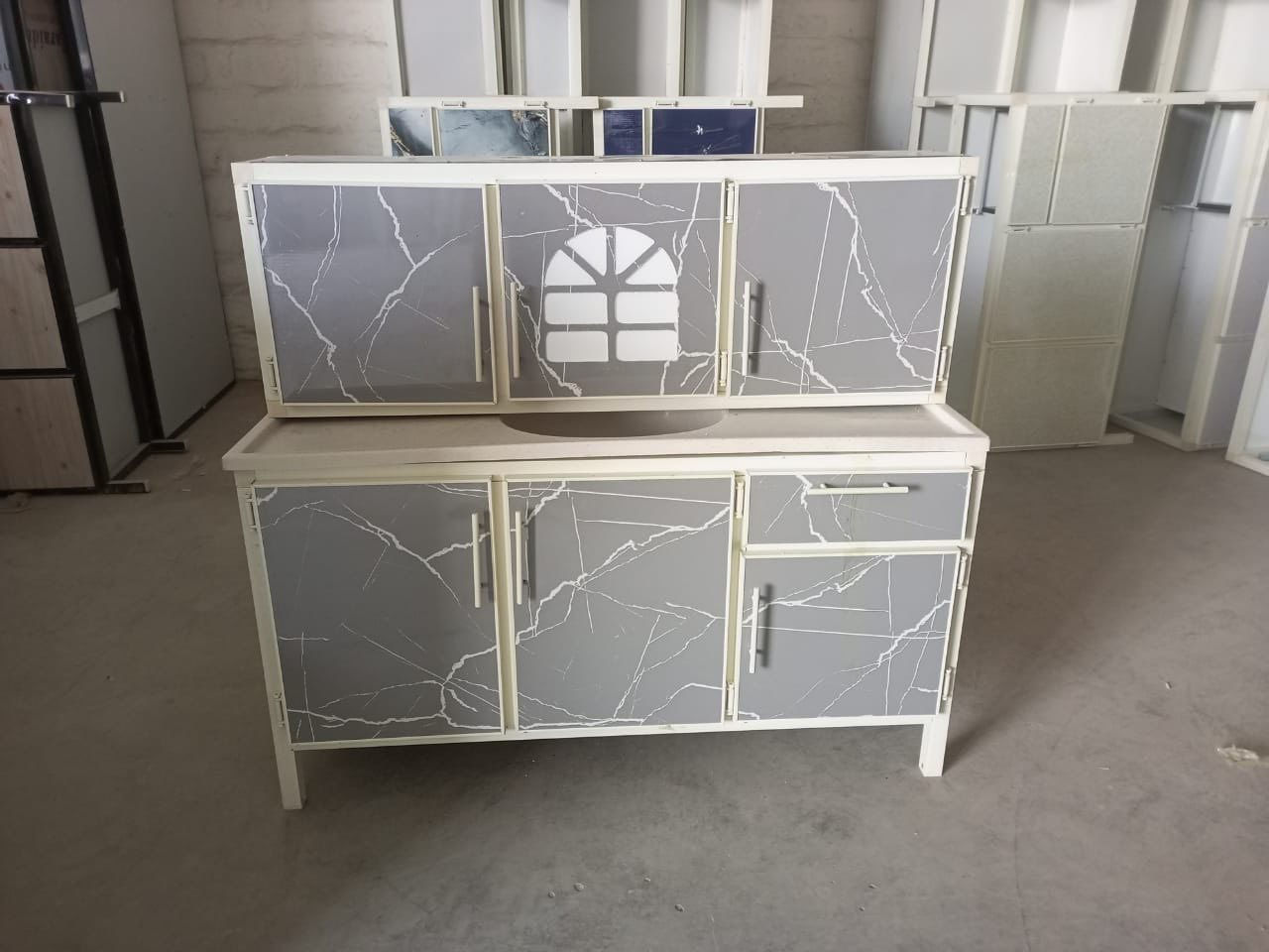 #كاونتر متر اًونص قطعتين #جاهز #للحجز 
السعر 180 الف 
متوفر خدمه توصيل


**إذا كنت صاحب هذا الإعلان وتريد حذفه لأي سبب، رجاءا أرسل رسالة إلى الدعم الفني**