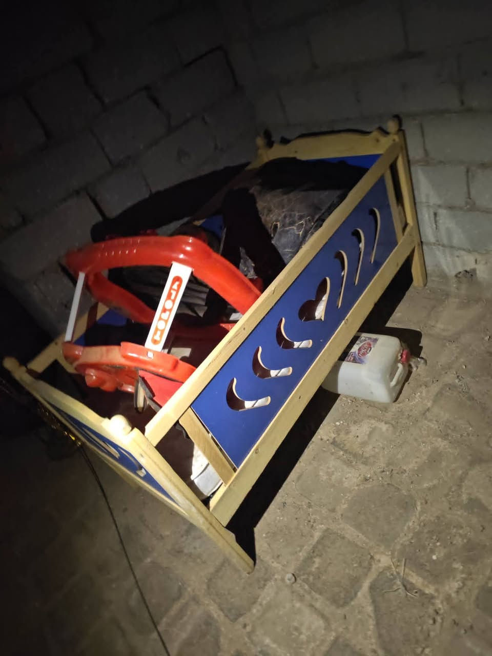 ثلاجة للبيع
وكاروك طفل جديد هوه ودوشك مالته طبي
وغسالة وظبة غاز ومراروح جدد نوع يوشا عدد 2 للبيع
العنوان كربلاء ***********
