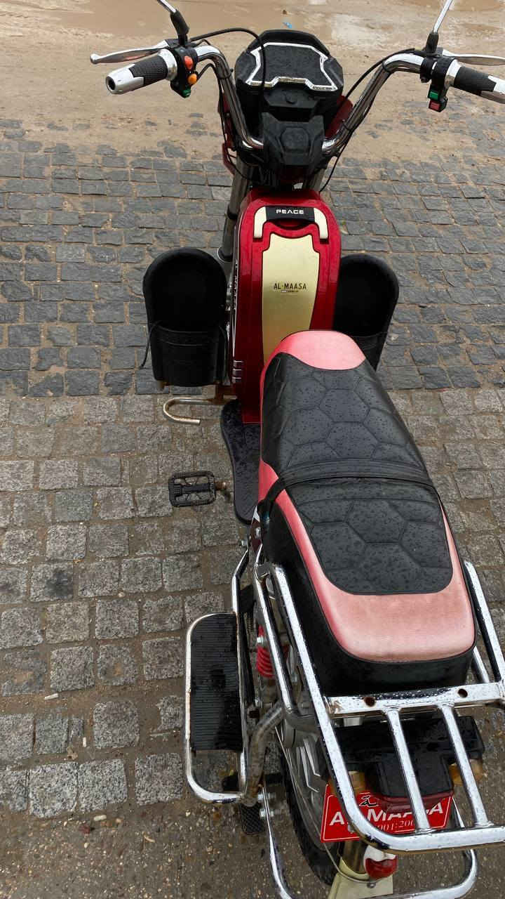 السلام عليكم
ماطور شحن للبيع
نظيف وموضح بالصور بطاريته مستعمله 3 اشهر
السعر 350 وبي مجال
رقم تلفون ***********
