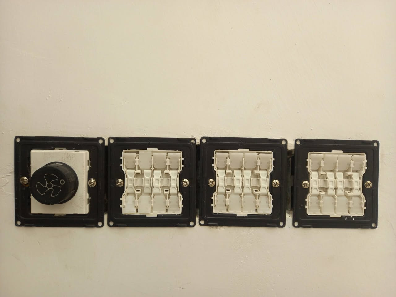 تاسيسات كهربائية عمل بوري  وسيمنس وعمل البوردات الكهربائية بادارة سيد اثير السلطاني الموسوي موبايل ***********
