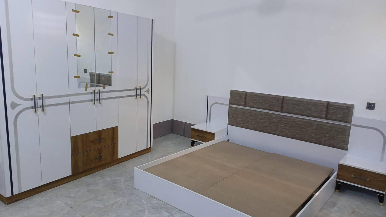 غرفه تركي درجة اولى امس شديتها واريد ابيعها جديدة حتى كراتينها موجودات اريدها ٥٠٠ عنواني النجف 
*********** بي واتساب
