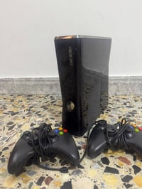 اكس بوكس 360 للبيع نضيف جدا ويا جوستكات عدد 2عاديه ام واير كامل محلقات...