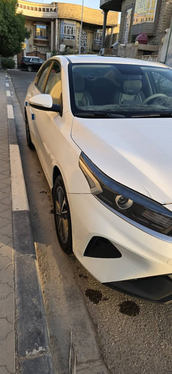 كيه سيراتو موديل 23 مكفوله من ضربه والصبغ بيه رصعات خفيفه بالباب الخلفي ورا السايق واضحه بل صوره السياره فول مواصفات ما عده البصمه ماشيه 115 السياره جاهزه من كلشي سعر 170 بيه مجال بسيط رقم ارييل باسم شركه تريد تحويل تريد وكاله مكان السياره بصره رقمي هذا ***********
