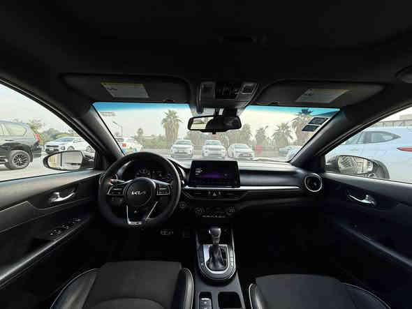 كيا فورتي 2022 GTline 
رقم بغداد ب اسمي
ماشية 85 km

فول مواصفات
فتحة
بصمة تشغل +بصمة ابواب + تشغيل عن بعد 
كشنات تدفئه تبريد جلد كشن سائق كهرباء
دركه مختومه Gtline على شكل حرف D
سستم صوت هارمن 
رادر امامي وخلفي
نقطة عمياء بالمري
تحديد مسار + بريك اوتو 
قياده ذاتيه 
فتحه سقف سلايت 
اشاير امامي لد 
بك لايت لد 
سايد بريك بصمه 
اوتو هولد 
شاحن لاسلكي 
مكينة 2.0 دوش 
حادثها البنيد والجاملغ من جهة السائق 
وبالعراق الجاملغ الخلفي صبغ 

السيارة جاهزة 

سعرها : 143$

مكان السيارة : بغداد - مجمع بوابة العراق
***********
غير متوفر في الفيسبوك الرجاء الاتصال على الرقم
