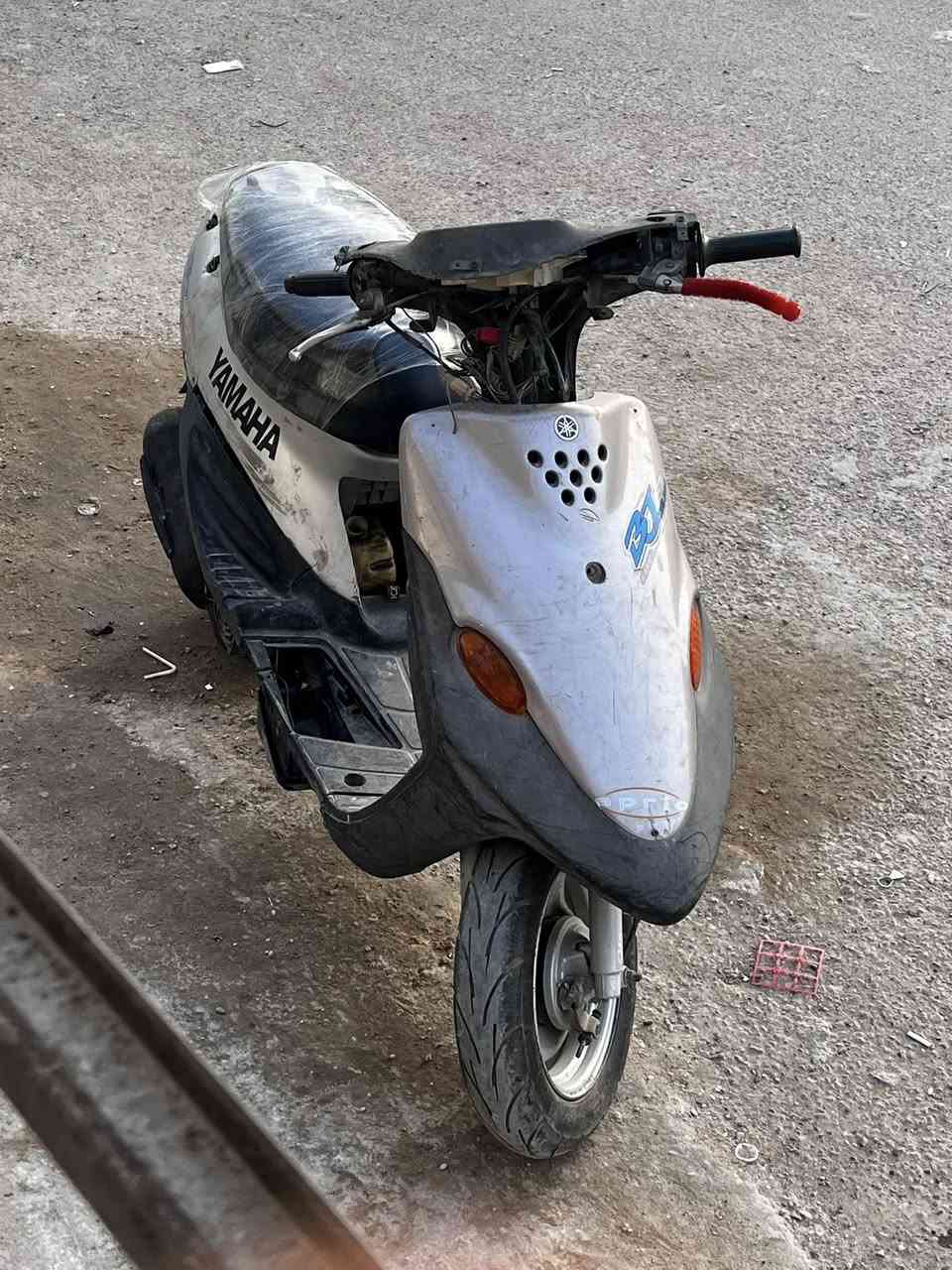 سلام عليكم دراجه للبيع عوزه بس كابريتر شوي يخر بل تشغيل وكفر مال كلوب موجود ولسيبايه موجوده سعر 100 ***********
