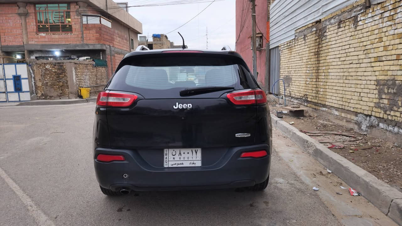 السلام عليكم 
جيب شيروكي 2018
مكينه 2400 
فول عدا الفتحه كشنات جلد شاشه كامره كشن كهرباء حادث بنيد ققط مبدل ومصبوغ ماشيه 71 السعر 125 وبي مجال
للأستفسار :***********
