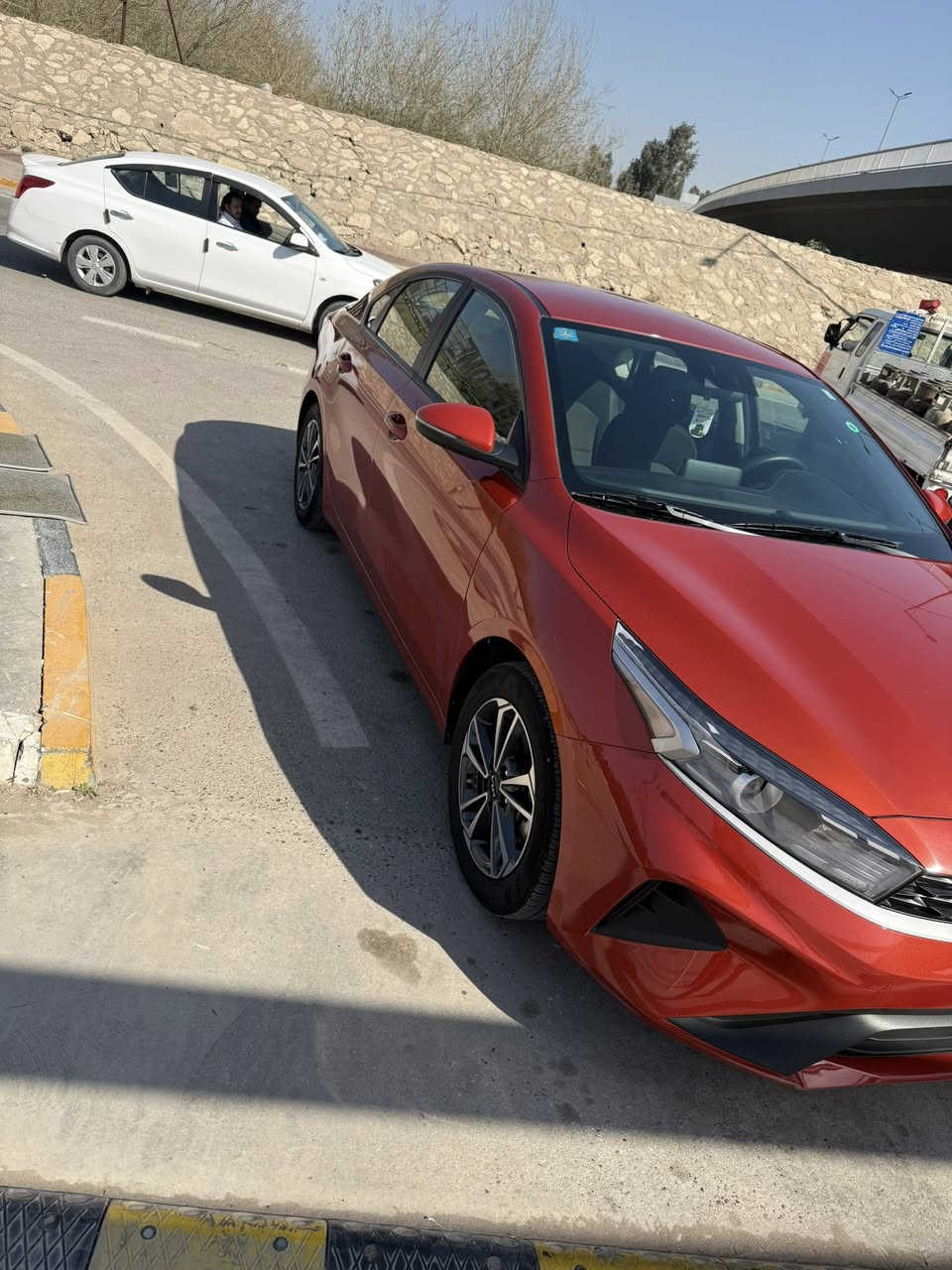 السلام عليكم
كيا فورتي 
موديل 24 
رقم بغداد باسمي تحويل ثاني يوم 
حادث جاملغ بارد راجع نفسه 
ربع دعاميه صبغ
بدون ارباك السياره 
مكينه 2000
ماشيه 46 الف مايل 
شاشه كامره دواره 
اشاره بل مرايه 
رادار بل مرايه 
رادار امامي 
سياقه اليه 
تحديد مسار 
اريل نفكيشن 
ميل كب 16 
اربعه دسك 
السعر 162
العنوان ضباط حي الجهاد 
رقم ***********
