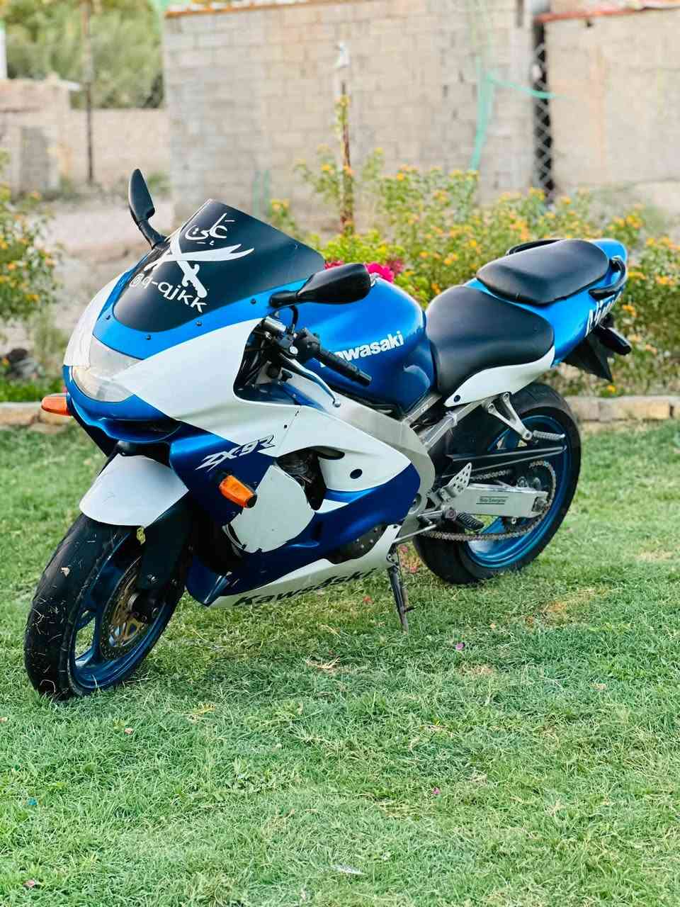 اعاده نشر بسبب الوعود الكاذبه لحد يخابر يكول امسح المنشور اني جايك دراجه كاوسكي مديل 2004  مكفوله وحلوة نضافه كدام عينك تجي تلكاها نفس الصور +  مكاني دوانيه  السعر  خاص    *********** 👍
