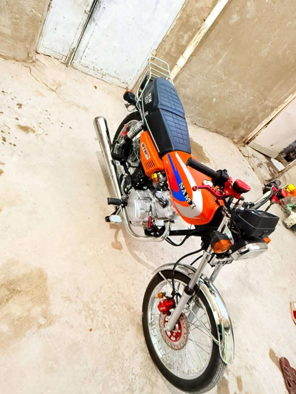 السلام عليكم اخوان عندي هاي دراجه نامه متياز موديل 24طالعه ستوه صارله من شهر 11اربع تبديلات فقط  كلج عنبار دسك امامي وخلفي كلهن شغالات أوراق ستنساخ دراجه كدام عينكم يشهد الله زلع مابيه  طلعته سعر  ٧٧٥ألف وبيه مجال بسيط يشهد الله ماخذهه ب٨٦٠مكاني نجف حي رحمه تعال وبيك خير ودلل رقم *********** الي مايشتري ليعلق تمام دراجه مكفوله سعر ٧٧٥وبيه مجال
