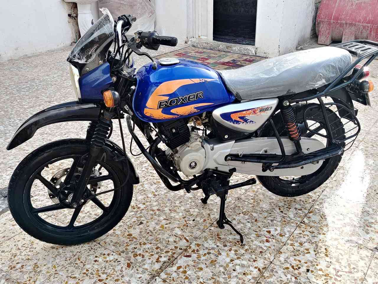 سلام عليكم دراجه بوكسر البيع رقم وسنويه موديل 2020 نضيفه كلش المكان ميسان قضاء الميمونه السعر خاص ***********
