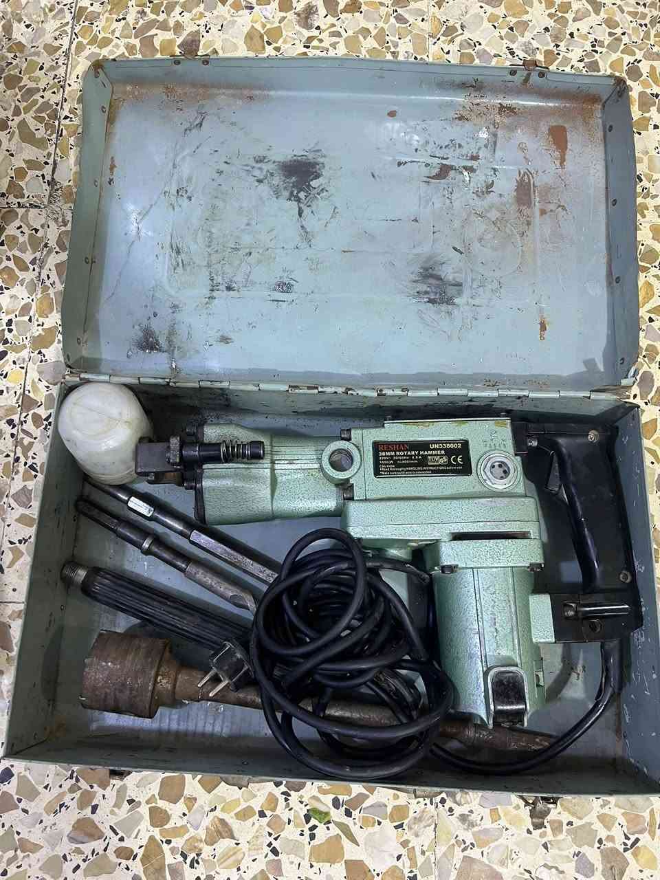 دريلات للبيع مستعملات شي قليل دريل ريشان كسار و كور /دريل بيوتي كور فقط جميع انواع الحياطين 
السعر خاص
***********
العنوان بغداد
