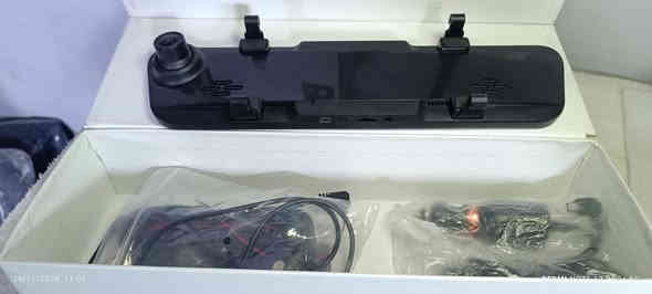 قطعتين داش كام مرايه وحده شاشه كامله شغاله بس اللمس يشتغل بس نص الشاشه يعني تكدر تحول بين الكاميرات والثانيه شاشه صغيره القطعتين ب45 مع التوصيل 
عنواني بغداد
***********
