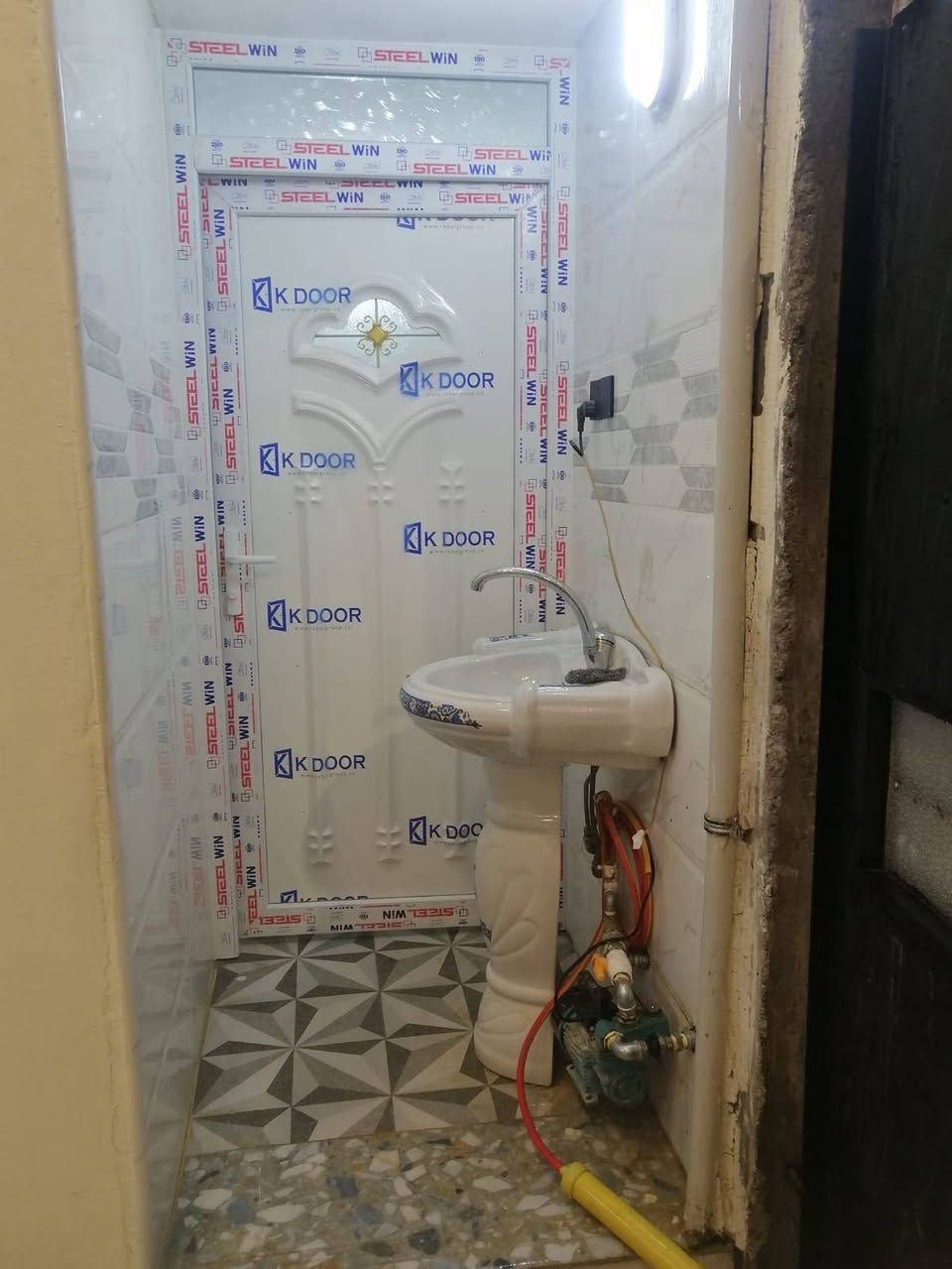 بيت للبيع مساحته 110 أمتار حي الانتصار شارع 30 مقابيل أسواق حسام تبليط وخدمات كامله سند ملك صرف طابو الزهور شرط التحويل
يتكون من غرفتين نوم وهول واستقبال ومطبخ ومشتملات وبيتونه
السعر 68 وبي مجال للتواصل الاتصال
***********
***********
