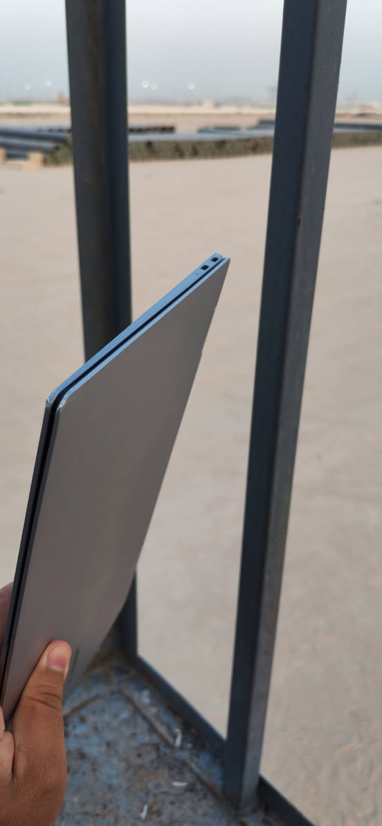 لابتوب سامسونك كلكسي بوك برو ٢  galaxy book2 pro
مواصفاته :
نحافه شديده جدا انحف لابتوب بالعالم بلا منازع
 شاشة ١٣ انج  امولد  سماعات من ادمونز عاليه جدا جدا  شاشه قلابه ٣٦٠
هارد٥٠٠ اس اس دي رام ١٦كيكا  الجل ١٢ كوراي ٧ كارت شاشه ٨ 
مع قلم ساسمونك بدون شحن ويرفض راحة اليد مثل الايباد 
شحن ضمان٣ ساعات الى٤  يتوافق مع اجهزه سامسونك في نقل الملفات بدون سلك
بلوتوث ٤.٥
شاحنه٦٥ واط مع سلك طويل تشبه شواحن لموبايل
منافذ  تايب سي مع منفذ تايب سي ثندر بولت

عيوبه عطل في اضائه الكيبورد مع صدمه بسيطه من الخلف في الكفر بدون اي تاثير على الشاشه
مبدل مروحه الفان واضائة الكيبورد لاتعمل 
السعر ٧٠٠ الف


**إذا كنت صاحب هذا الإعلان وتريد حذفه لأي سبب، رجاءا أرسل رسالة إلى الدعم الفني**