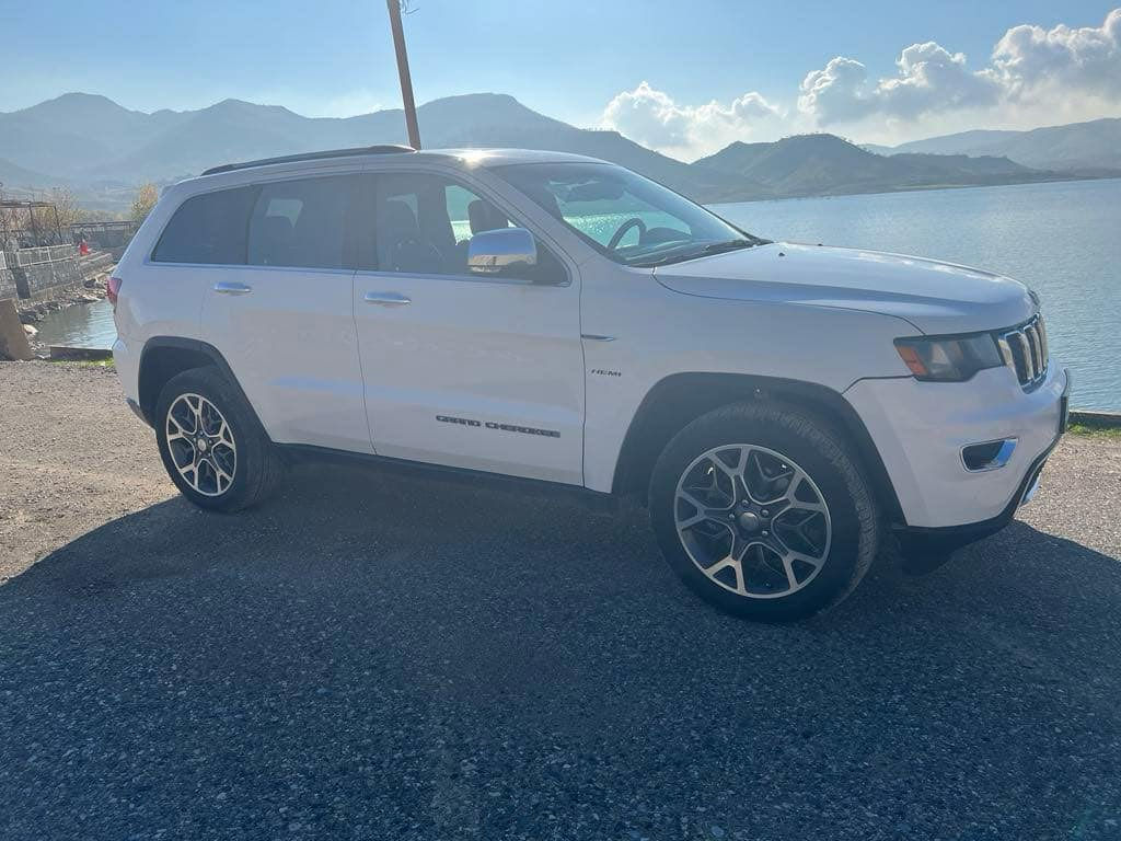 بيع سريع 
Jeep grand Cherokee 2017
فول مواصفات
سعر٢١٥ ورقه 
***********
