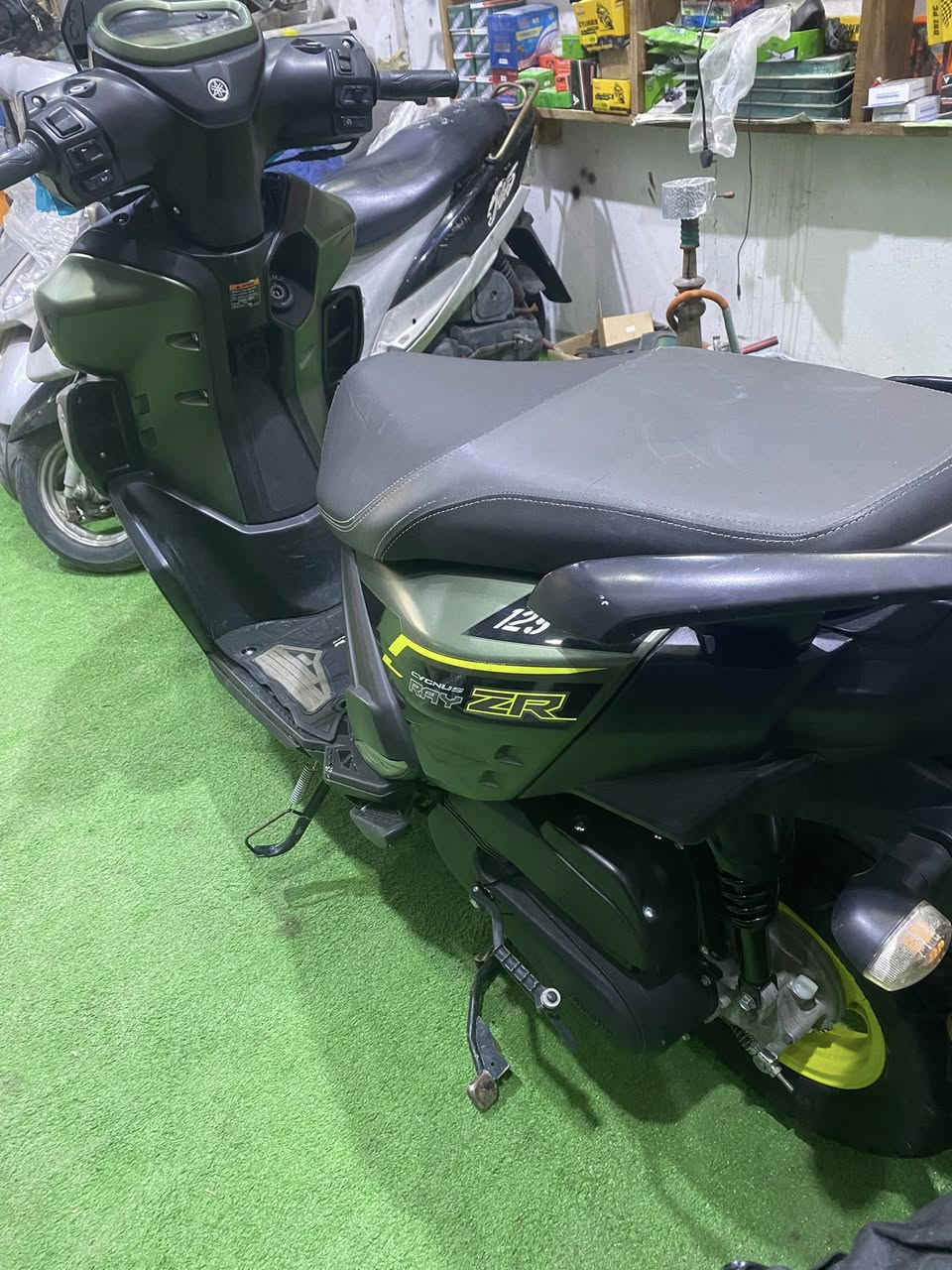 للبيع 24 ZR 
قصاد ماستر كارد لرافدين او نقد
مستعمل نضيف/مكاتبه فقط
عنوان سماوه /شارع لصياغ
***********
