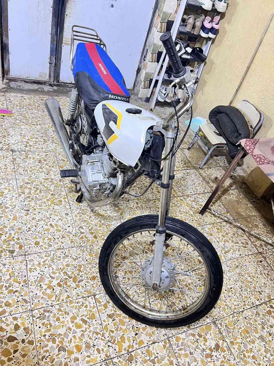 السلام عليكم دراجه يراني ادوات للبيع دراجه نشطه محرك حلو تجي تشغلها تقتنع بيها يلا تشتري السعر275المكان بصره كزيزه  رقمي***********
