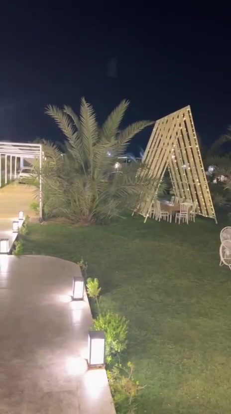 شاليه قمرين خيارك الافضل دائما للتفاصيل بالكامل هنا ***********2
المزرعه موثقه بتطبيق اجرلي وتطبيق سفرتي 
متوفر حجز طيله ايام الاسبوع.....
كل الالعاب متوفره .....
