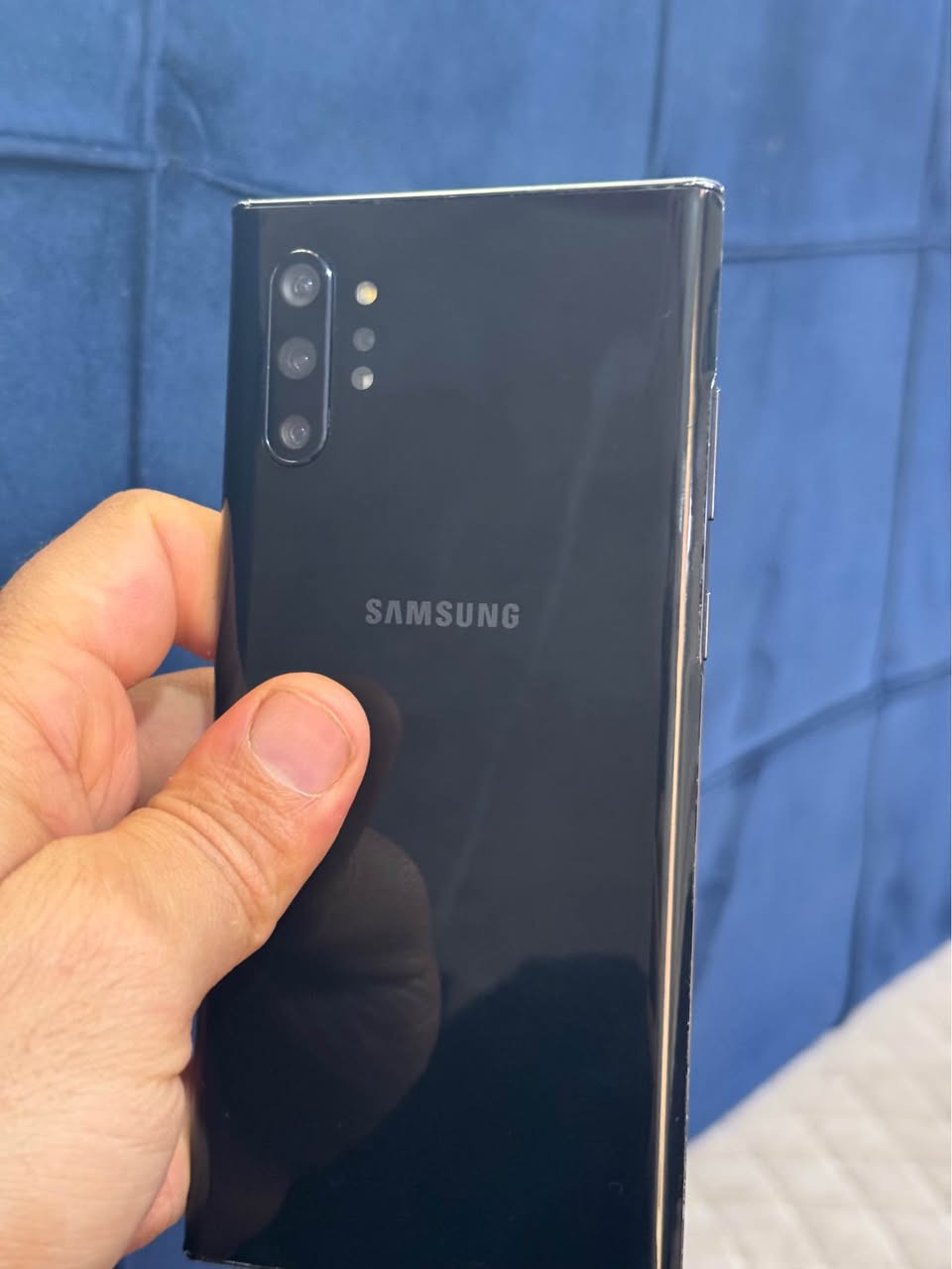 السلام عليكم نوت 10 بلس للبيع بي فطر بالشاشة  ما ماثر ع اللمس والظهر مستبدل السعر 200 وبي مجال للاستفسار *********** Singapore
