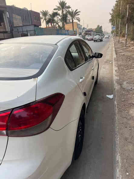 السلام عليكم 
كيا سيراتو ٢٠١٧ مواصفات عادية 

نضيفة جدا 

بيها بارد بالدوسة الي جوه الباب فقط 

ماشية ١٥٦الف 

كير ومكينة مكفولات 

مدرشمة كلها ارضية وكشنات وصندوك 

سيارة شغل واطلع كل نقص مابيها 

محرك ١٦٠٠ سي سي 

السيارة باسمي تحويل كبل 

مكانها بغداد الجديدة 

سعر ١٤٠ وبيها مجال قليل

‭٠٧٧١ ٣٩٥ ٢٢٦٠‬
