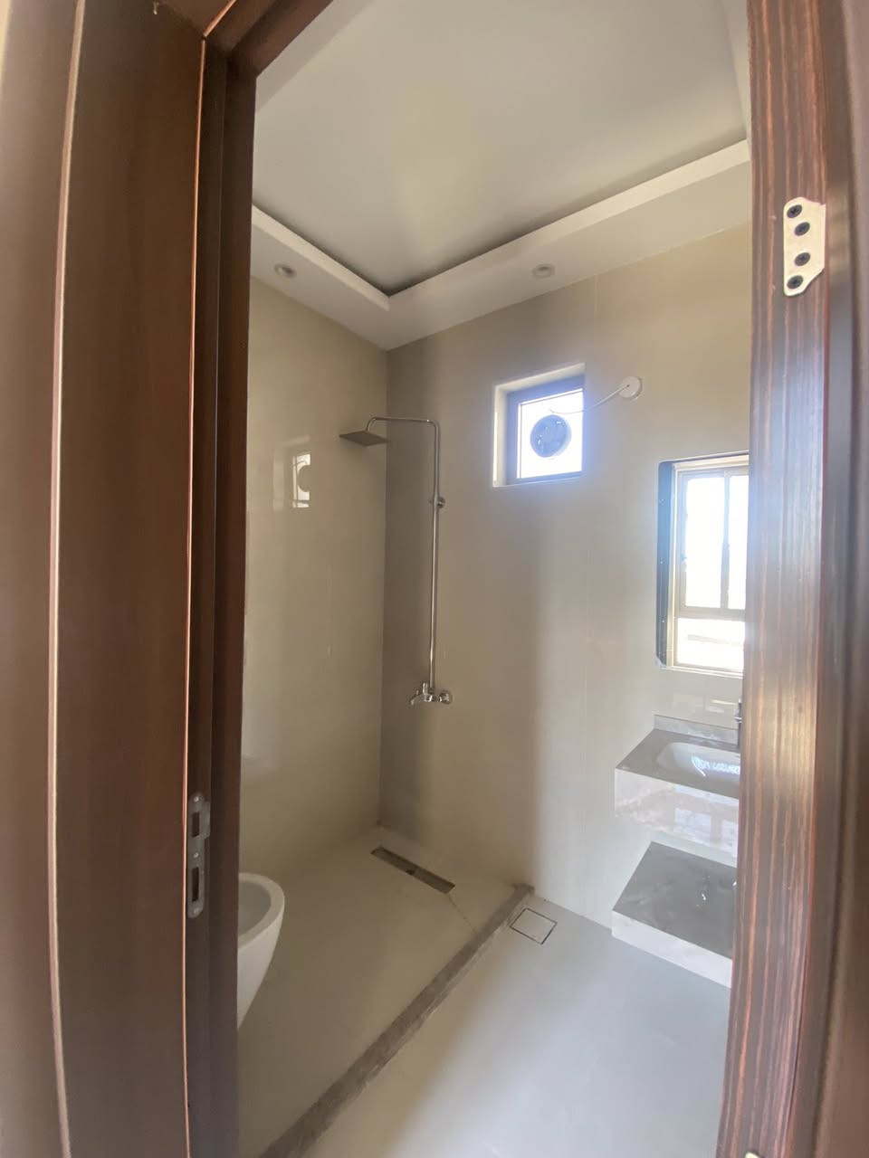 🏢 شقق VIP للإيجار – زيونة 714 🏢
✨ شقق زيرو بتشطيب فاخر ومواصفات مميزة

🔹 شقة 115 م²
▫️ 3 غرف نوم
▫️ سبالت جاهزة
▫️ مصعد حديث
💰 السعر: 900$ شهرياً

🔹 شقة 150 م²
▫️ غرفتين سويت
▫️ غرفة نوم إضافية
▫️ بلكونة في كل غرفة
▫️ سبالت جاهزة
▫️ مصعد حديث
✨ تصميم عصري ومساحات مريحة

📍 الموقع: زيونة – محلة 714

📞 للتواصل والاستفسار:
مهندس عبدالله فقط واتساب 
📱 ***********

توجد لدينا عروض اخرى
