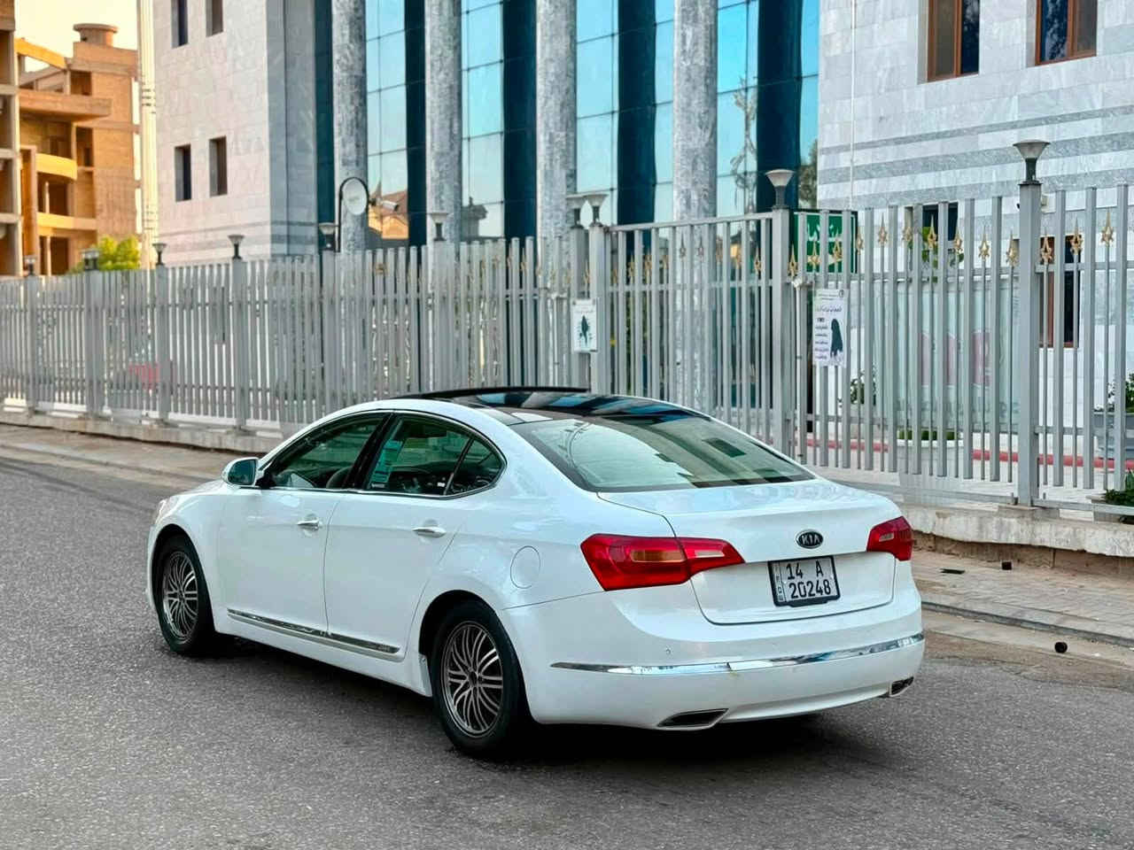 سلام عليكم كيا كادنزة مديل 2011 وارد خليجي فول موصفات واحد عله واحد  محرك v6 سلندر  3500 دوش  وكير مكفولات حداديه تخم تاير تبريد ثلج مكفوله من ضربه وتبديل بيه رشات صبغ جماليه  سياره جديده وجاهزه من كلشي وشرط احله من صور  السعر 88 وقابل للتفاوض الستفسار نتصل ***********مكان سياره كربلاء مكلف آلنشر
