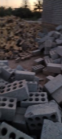 السنيه خلف كوفي رسول • ١٠٠م • مع مواد البناء