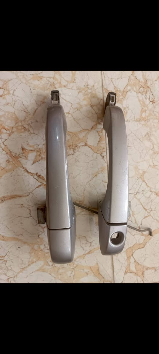 السلام عليكم غراض جورني للبيع مكاني كوت وعندي توصيل كافت المحافظات رقم الهاتف ***********
