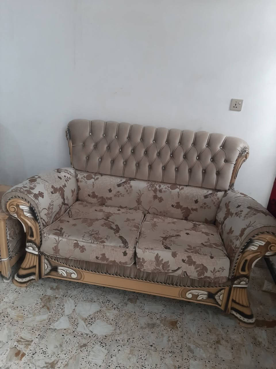 تخم للبيع عشر مقاعد مع ثلاثه طبلات اثنان وسطية
السعر ٣٠٠ الف وبيها مجال
واتساب ***********
