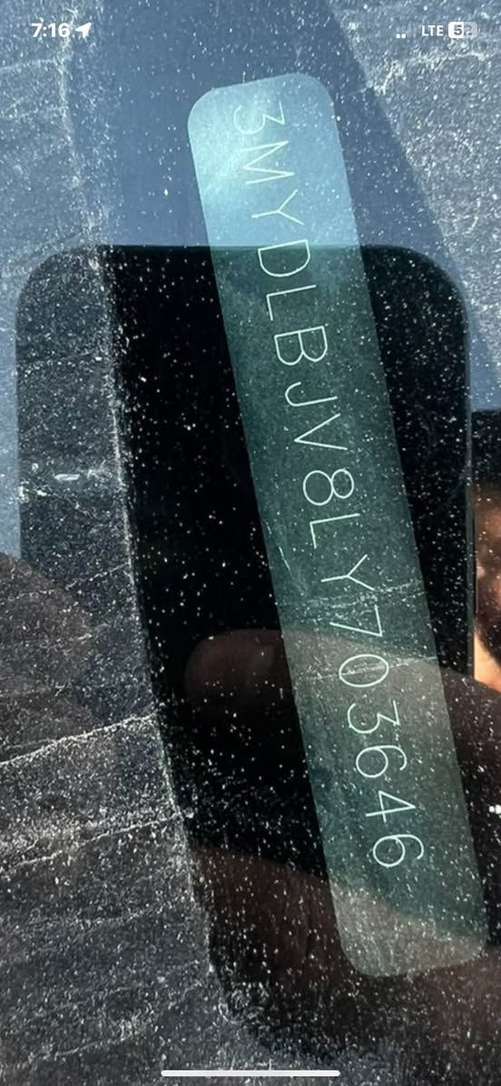 توێتا یارس 
مۆدێل ٢٠٢٠
سەیارەکە هەموو قالبی بەشەرت  
گێر مەکینە تەقە و رەقە کارەبای هەموی بەشەرت 
سەیارەکە ٤پارچەی سبوخە بۆنیت گۆراوە بە بیلاد
سەیارەکە رەفزی مرورە واتە رەقەم ناکری لە لیژنیە تا ئەوکاتەی قەرار دەبیتوا 
***********
0750 885 0057
سەحری ٨٣$ 
هەولێر 📍 أربيل, العراق
