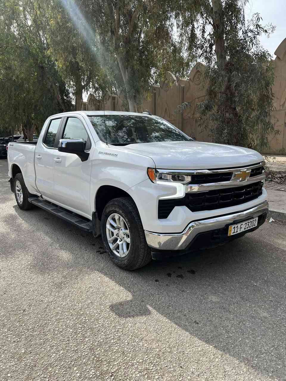 سلام عليكم ((مرقم بغداد كامل))
السعر 295 ورقة وبيها مجال
شفروليه سلفرادو موديل ٢٠٢٣ للبيع 
دفع رباعي دفع خلفي 
((محرك ٥٣٠٠ ثمانية سلندر))
عدادات شاشة وشاشة وسطية كبيرة
ماشية ٢٤ ميل
حادثها خلفي مبدل بدي كامل نفس اللون بدون صبغ 
مكان السيارة بغداد الحارثية
للاستفسار 
***********
