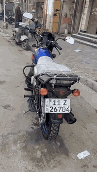 مستعجل على البيع
بوكسر موديل 23 شاصي 21 الدراجة مال ولد صديقي متروكة الولد رحال وتاركها اشتغلت شهرين دليفري وشاف الشغل تعبان وقرر يبيع ، الدراجة نظيفة شوفة عينك شلعة ومعدل مكفولة جيب أي فيتر أو نروح اني وياك لأي فيتر( داخل )رقمها بغداد انكليزي 
السعر 2 و250  بيها مجال شي قليلللللل 
مكاني الاعظمية شارع ابو حنيفة النعمان 
***********
