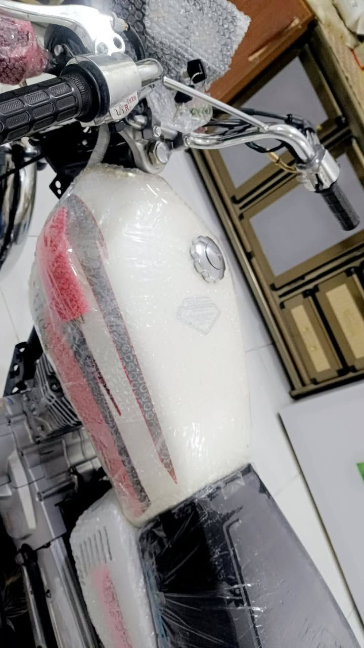 السلام عليكم دراجه للبيع تايكر موديل 22 طالعه بل 24 الدراجه كله ختم سونك اوراق اصول  ورقه كارتوني  ول اوراق البقيه اصولي الدراجه مكفوله كفاله عامه اي نقص ما بيه  السعر 575 وبيه مجال بسيط للتصال ***********
