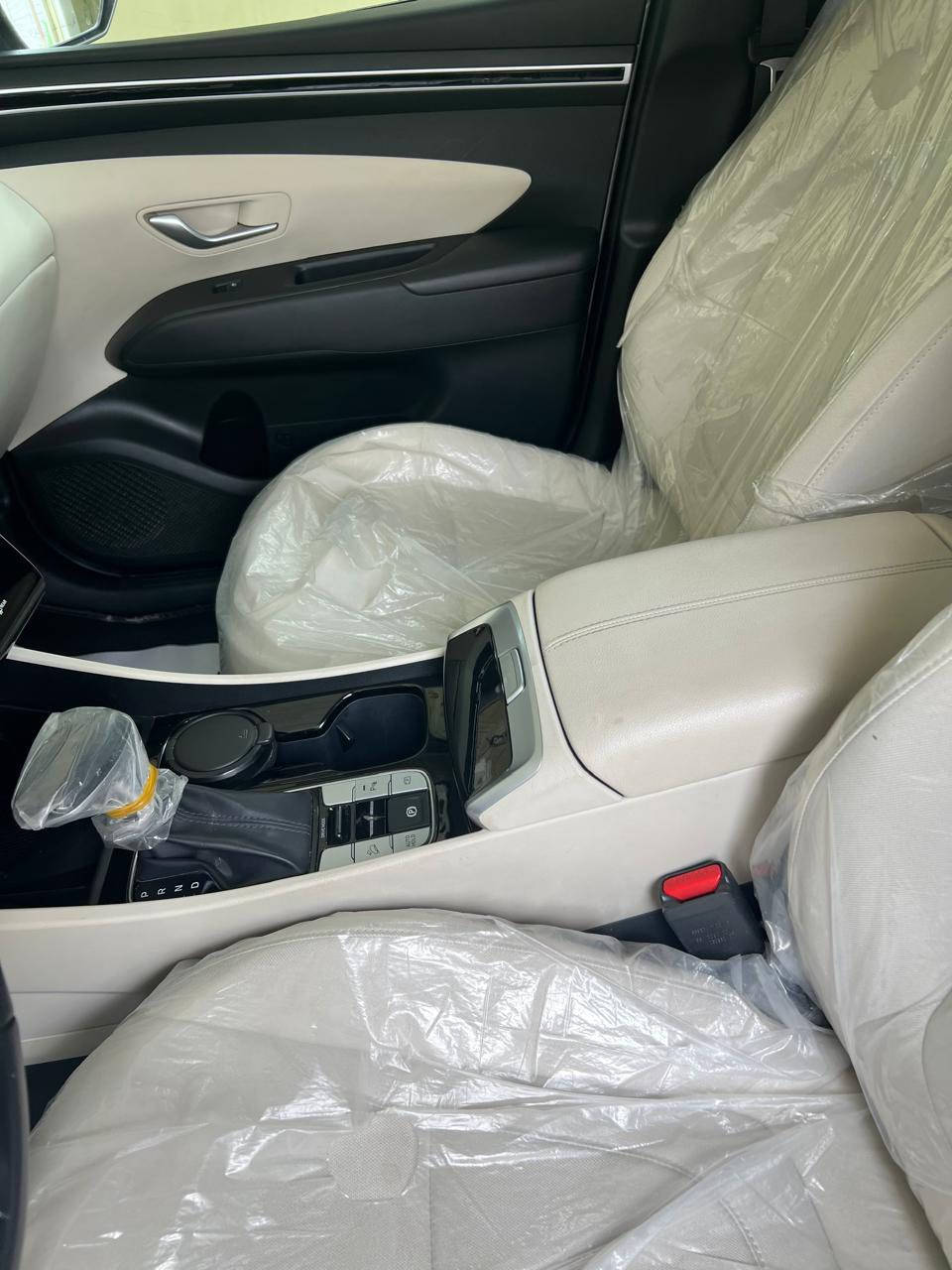 سلام عليكم 
توكسان 2024
رقم بغداد باسمي 
ماشية35 الف
فول الفول 
مكينه 2000
مكفوله كفاله عامه عدى شويه بارد بل جاملغ الامامي مال سايق فقط اقل من 3سم 
مكانها بغداد السعر 225 وبيها مجال بسيط 
للاستفسار ***********
