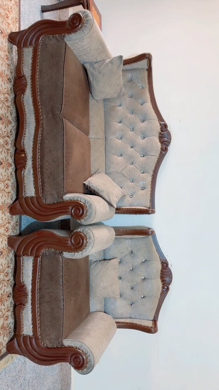 تخم 9 مقاعد للبيع السعر 400
ميز طعام السعر 110 مكاني الاعظميه هاتف ‭0781 122 9775‬
