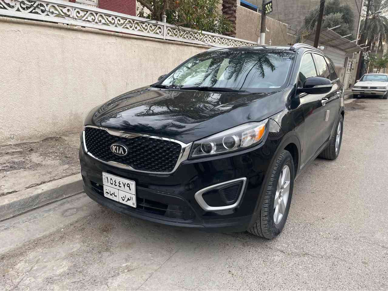 سورنتو 17 أمريكي
فقط باب الخلف صبغ شرط بدون ايرباك ولا تبديل ونظيفه جداً على ايد وحده ماشيه 70
محرك 2400 
7 راكب تدفئه كشنات وكهرباء
السعر مال بيع 153 شرط الف سونار أخذ جديده جداً
ولا اي خلل بيها 
*********** تحويل 
مباشر مكان السياره بغدا د 
اعتقد انظف سورنتو بموديلها Colombo, Sri Lanka
