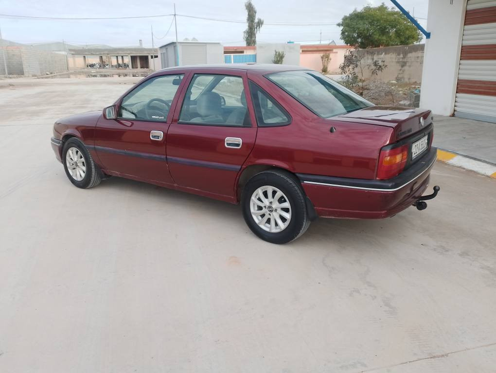 سلام عليكم اوبل فكترا موديل 1993.محرك 18.رقم اربيل دولي. دفتر بنزين بي. السيارة باسم صديقي تريد تحويل تريد وكالة شرط. كير ومحرك شرط. الهلالات والدوسات بلادي شريكه.. مكاني كركوك سعره 45$مكاني كركوك *********** كركوك, العراق
