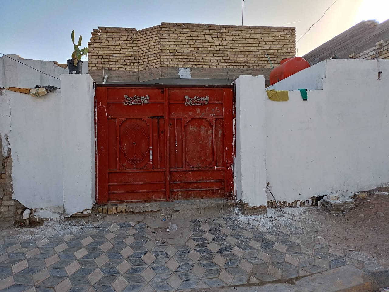 البيت للبيع المساحه150 متر
حي المستخدمين خلف شارع الروضه قريب الشارع العام للاتصال ***********
