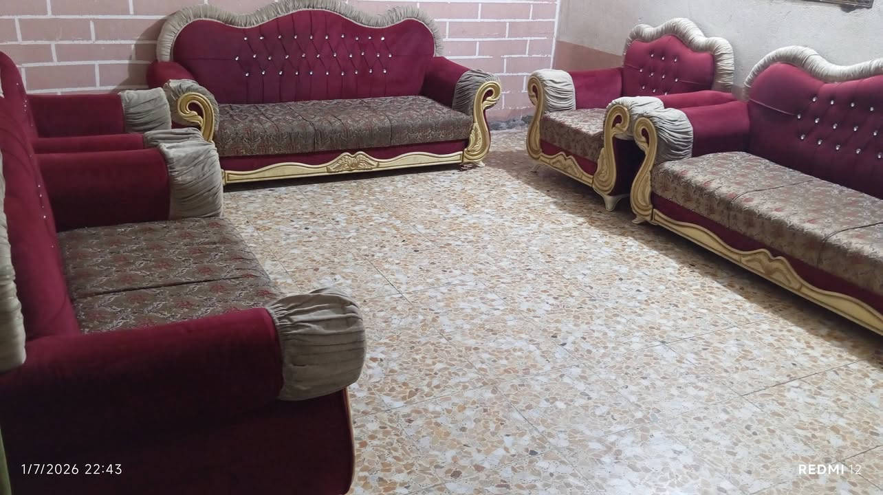 عشر مقاعد نضيف تركي درجه اولى السعر 300مكاني حله حي العسكري ***********
