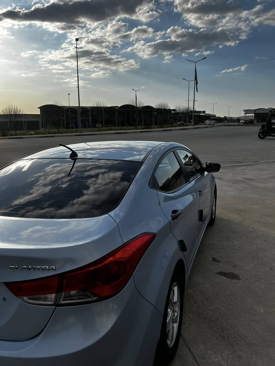 هوندا النترا موديل ٢٠١٢
سياره كه له ك لاو و پاقژه  

قطعه و نيف صبغه و ايك تبديل شريكه

بئ داخلي و بئ ايرباك سينك و بشت كه بس  

گير مكينه وتحويل و غرامات هه مي بشه رتن 

رقم نيه سنويا بسه رفه جوي 

سياره بئ مسرفه

سعر ٩٥ ومجال 

***********
