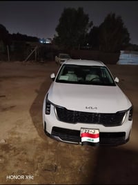 سورنتو 2024  مكفوله ما عدا بارد بالباب خلف عكس السايق مواصفات  كشن ساي...